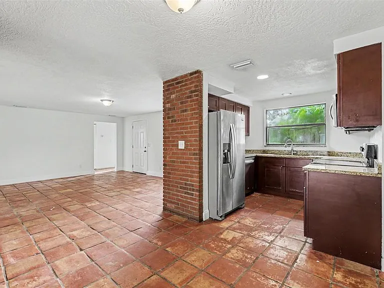 913 Lytle St SW — Photo 5