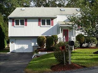 11 Beaver Creek Ct, Cranston, RI 02921