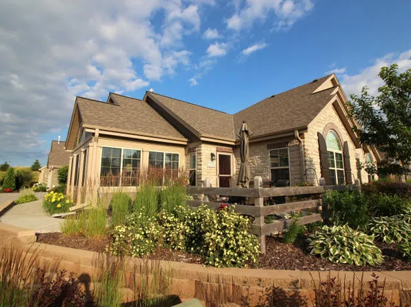W250N5006 William Dr #47, Pewaukee, WI 53072