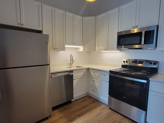 Completely new kitchen (as described).