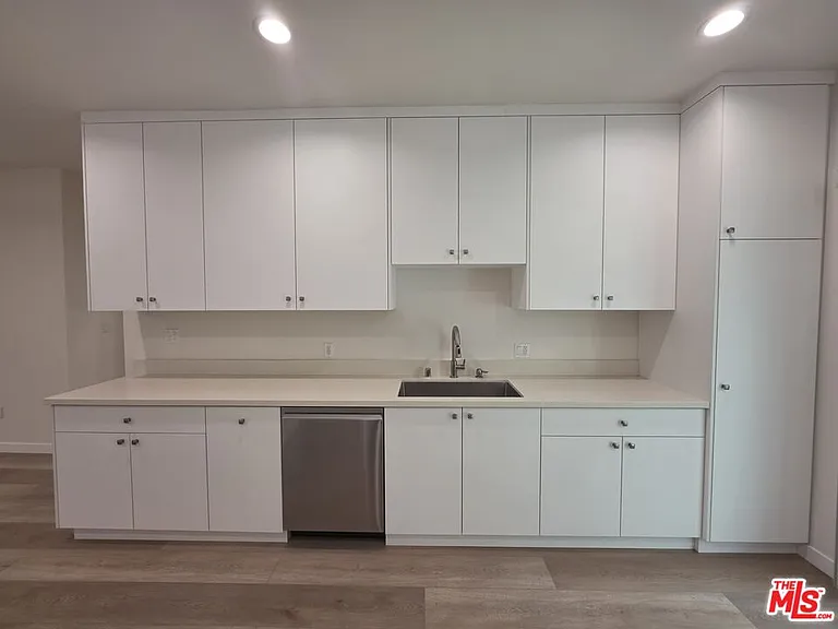 6748 Ben Ave — Photo 19