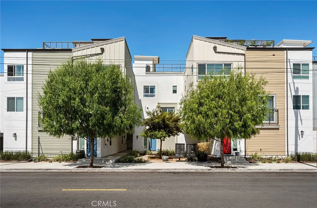 3 bed, 2.5 bath, 1771 sqft, $4,500 — Photo 3