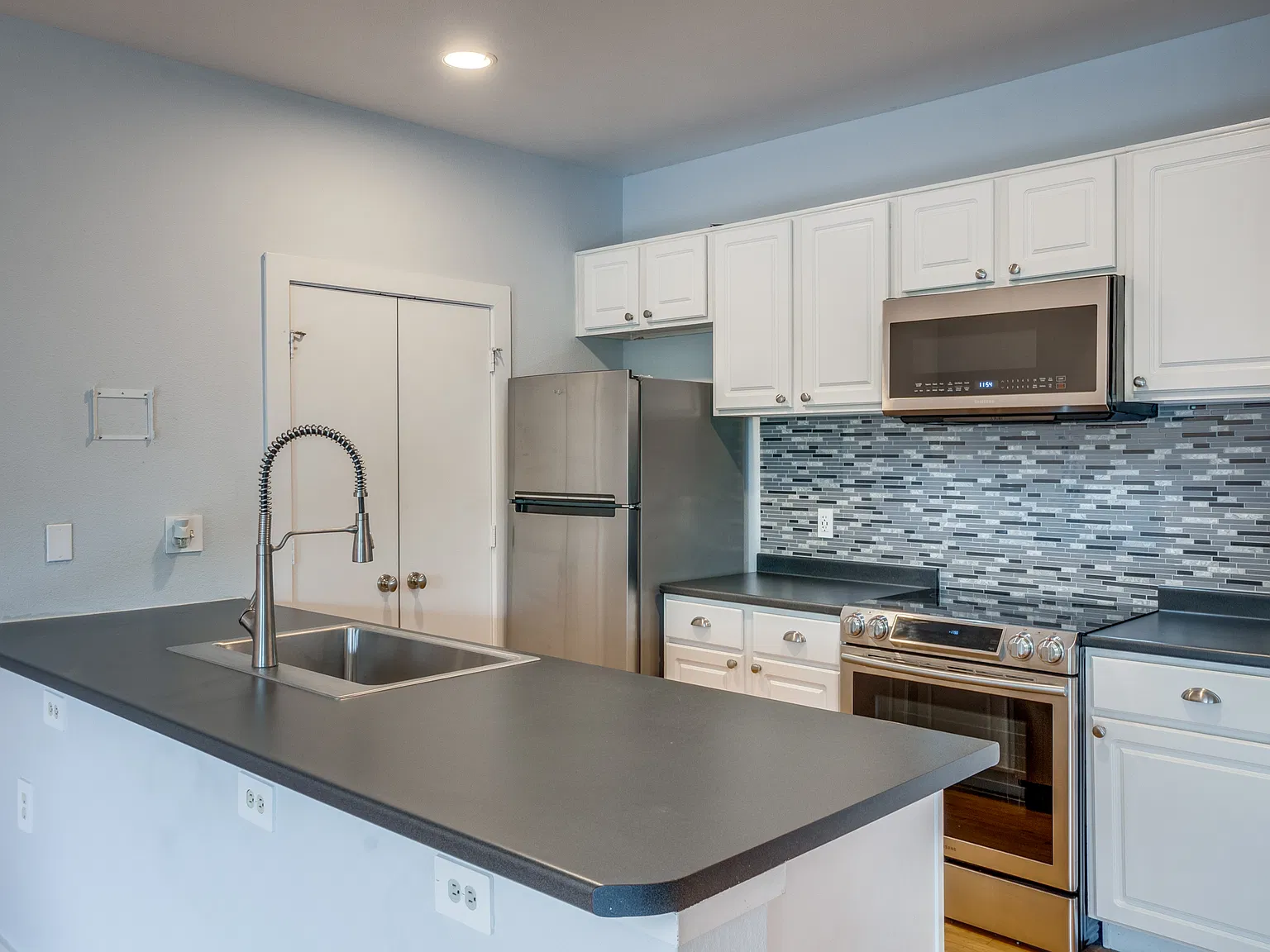 1 bed, 848 sqft, $1,700 — Photo 4