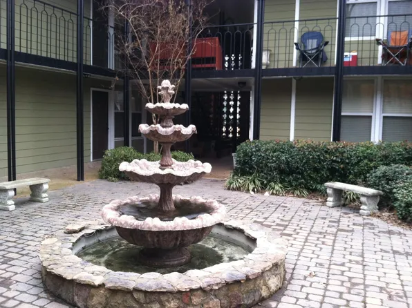 220 S McLean Blvd APT 6, Memphis, TN 38104