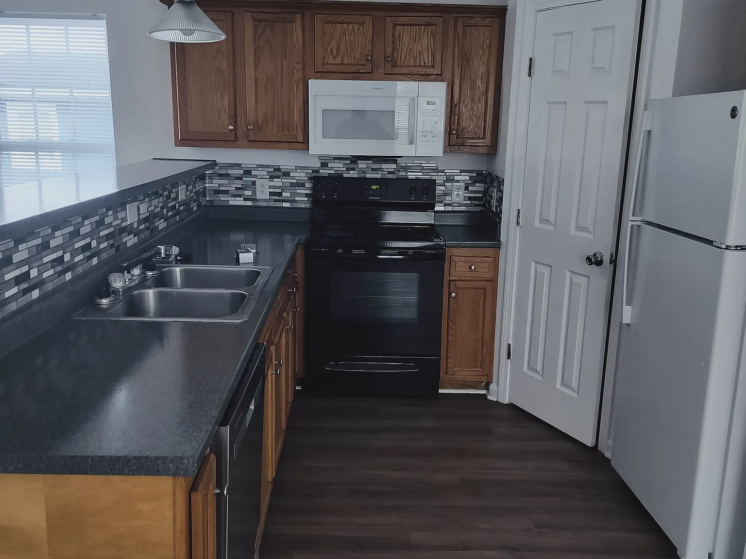 3 bed, 1180 sqft, $1,750 — Photo 4