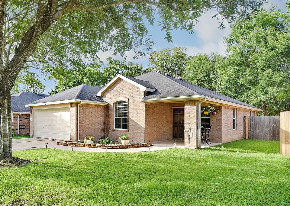 1st image of 18822 Squirrel Oaks Dr