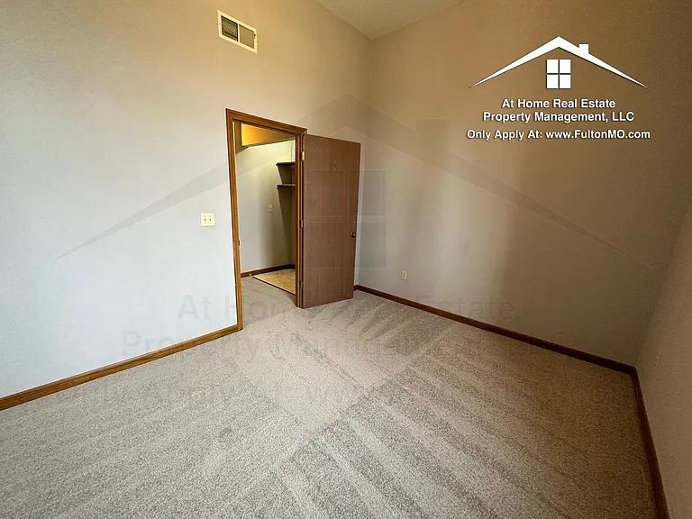 103 E 10th St #13 — Photo 12