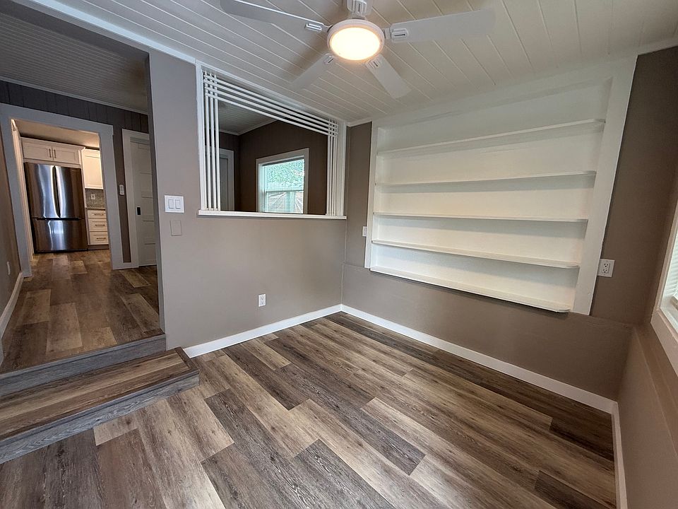Livingroom with built in shelves
