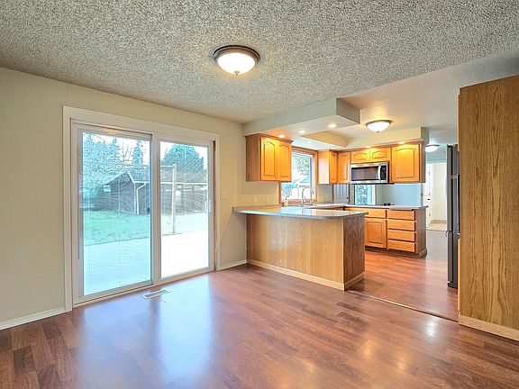 5th image of 8432 45th Dr NE