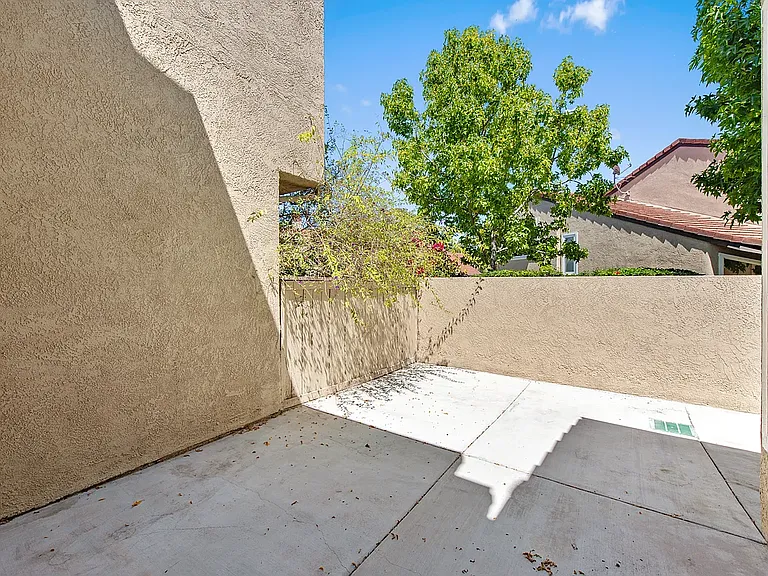 105 Stanford Ct — Photo 19
