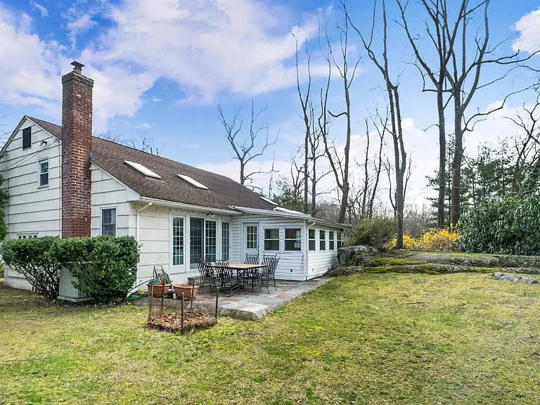 7 Susan Ct — Photo 19