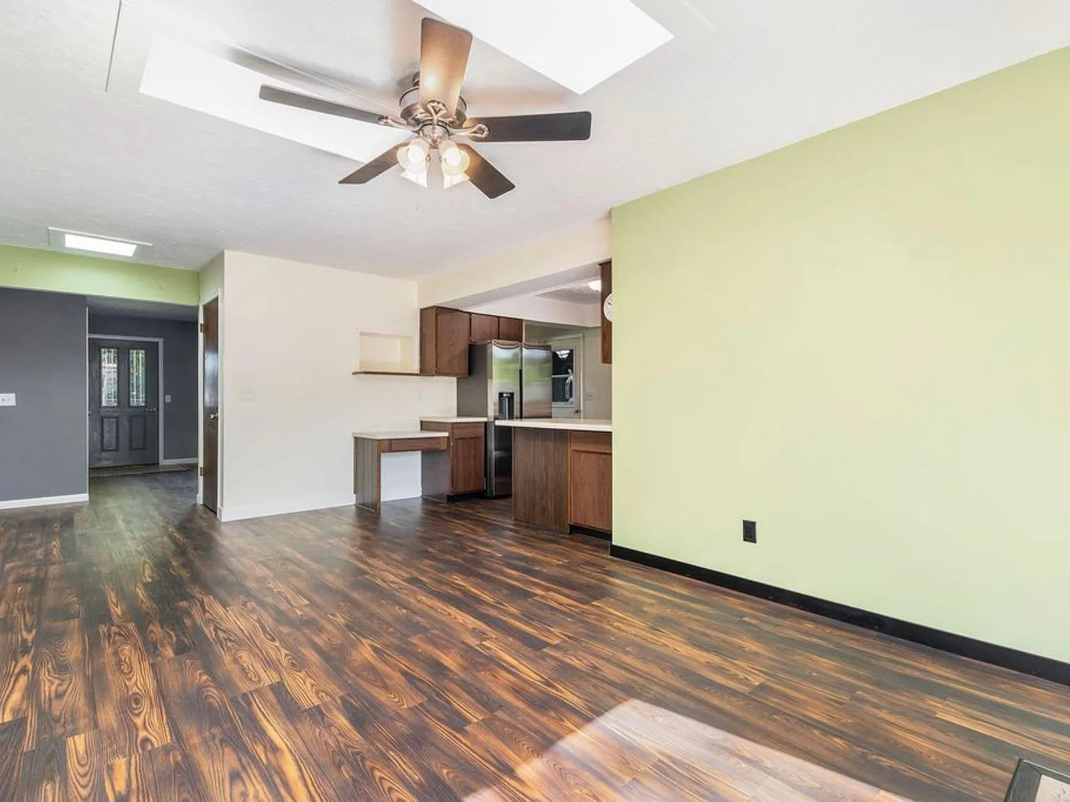 1024 Lakeview Dr — Photo 4