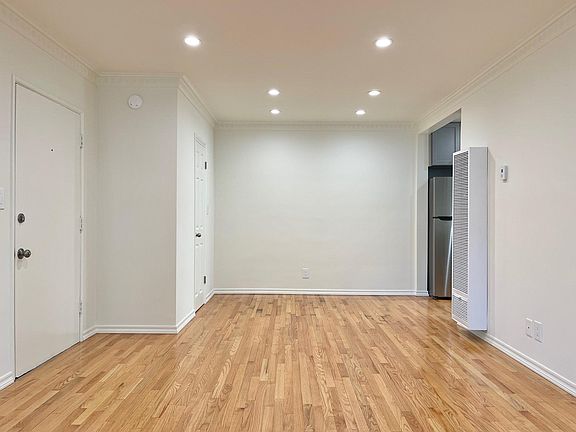 3rd image of 1227 N Harper Ave APT 1