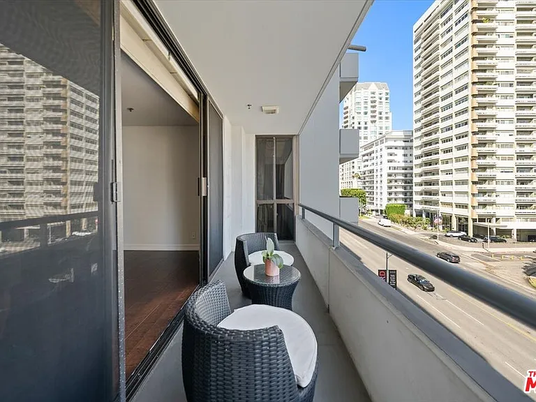 10660 Wilshire Blvd #705 — Photo 23
