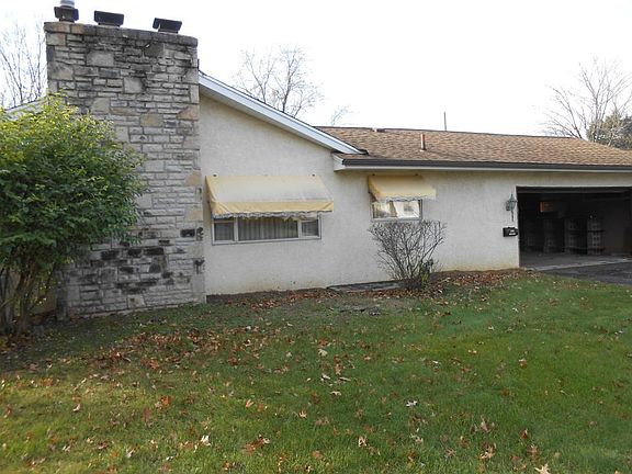 3rd image of 900 Marland Dr S