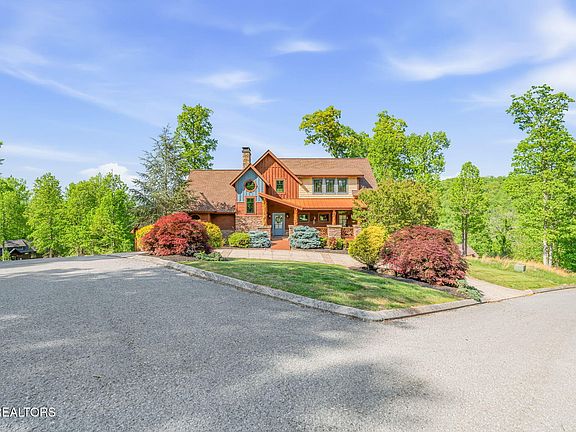 3rd image of 305 Foxwood Dr