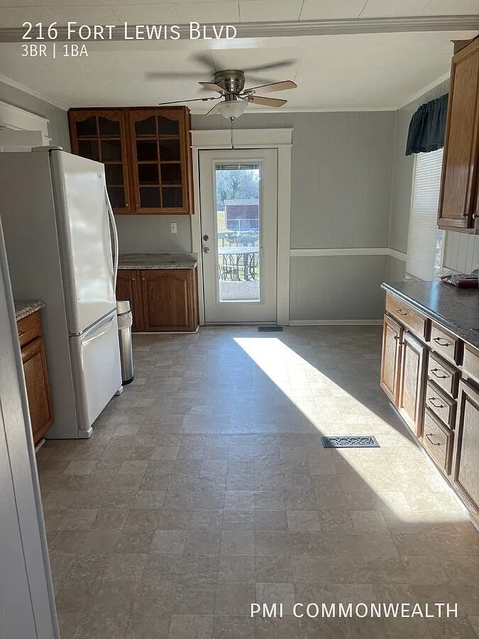 3 bed/1 bath single family home (Available 11/15/26) — Photo 3