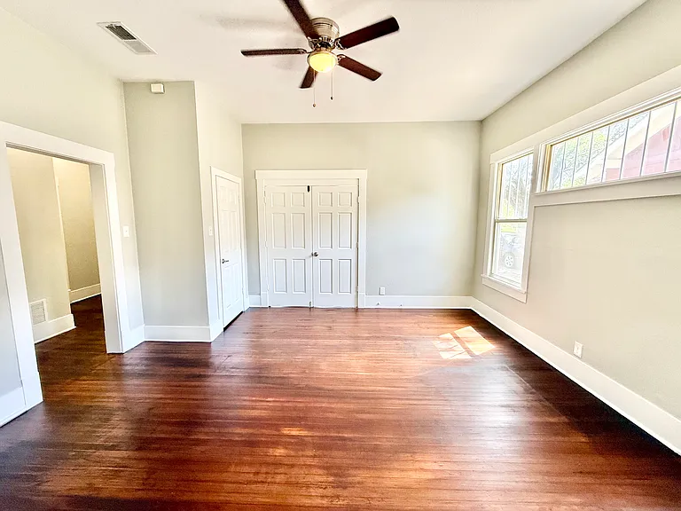1201 E Lamar St — Photo 23