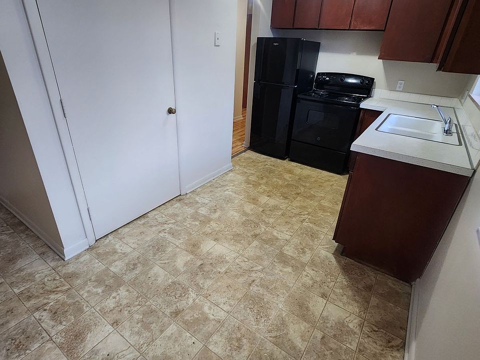 eat- in kitchen with stove and fridge