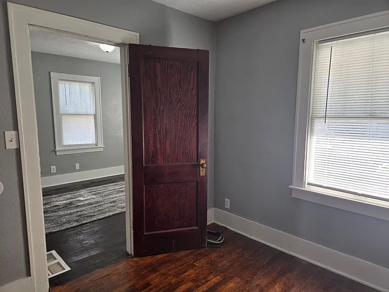 117 N Spring St — Photo 10