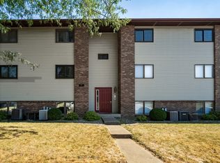1916 Tracy Dr APT 26, Bloomington, IL 61704