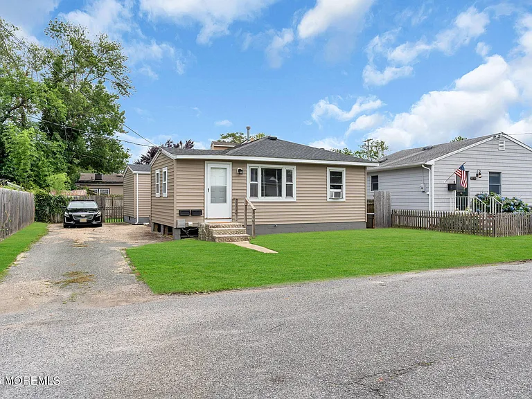 1218 Lister St — Photo 5