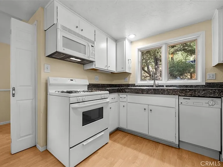2304 Woodland Dr — Photo 24