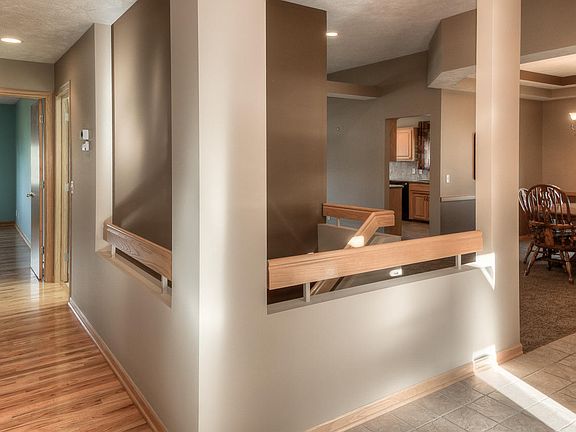 3rd image of 1004 Shoal Pointe Dr