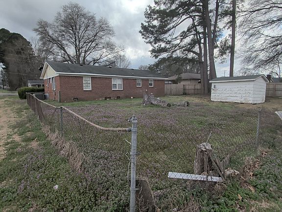 3rd image of 552 Circle Dr