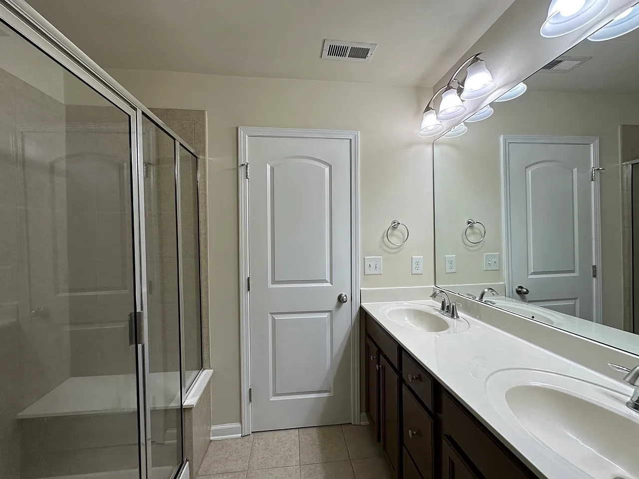 77 Pocono Dr — Photo 2
