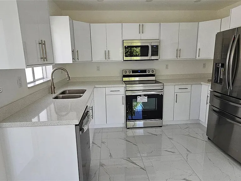 233 NW 3rd Ave #231 — Photo 6