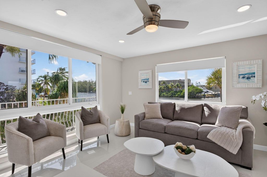 1705 N Riverside Dr APT 8, photo 3