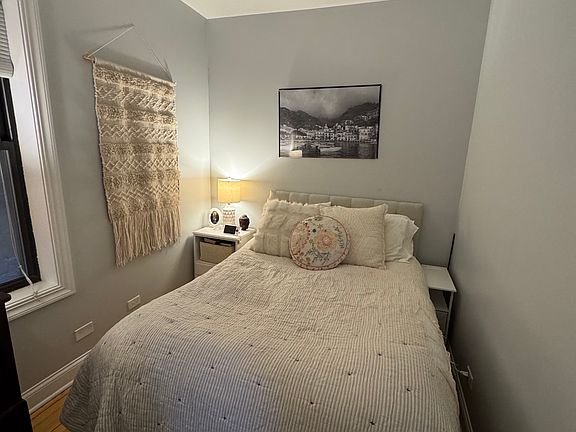 5th image of 1033 N Wood St #2