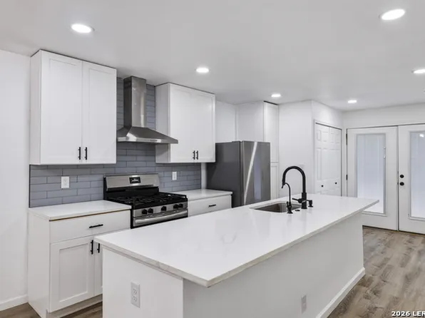 1110 1/2 Avenue S, Hondo, TX 78861