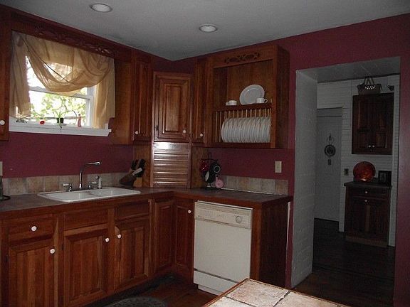 5th image of 412 Jay St