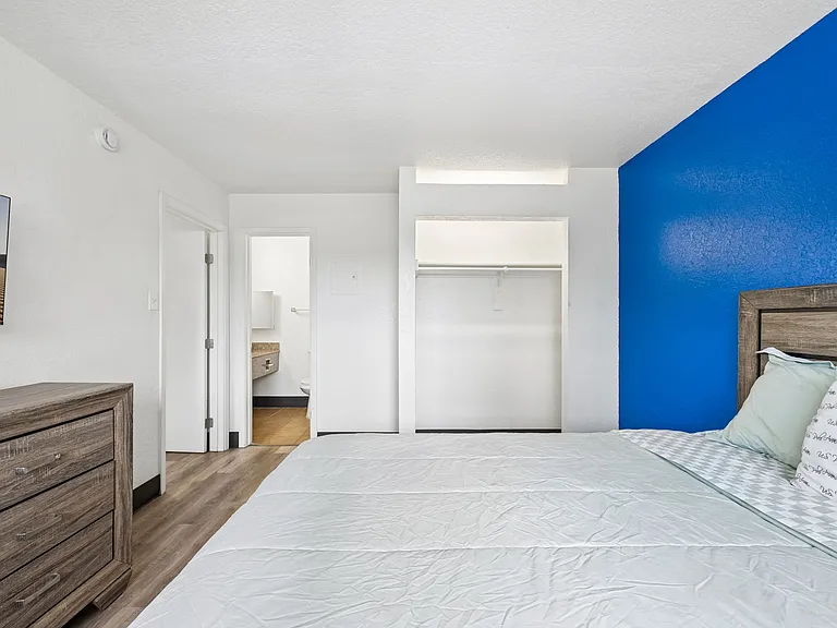 16410 North Fwy — Photo 34
