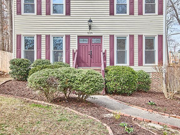 3rd image of 509 Olde Towne Dr