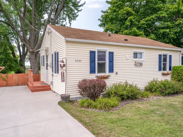 7797 Boom Bay Heights Rd, Larsen, WI 54947
