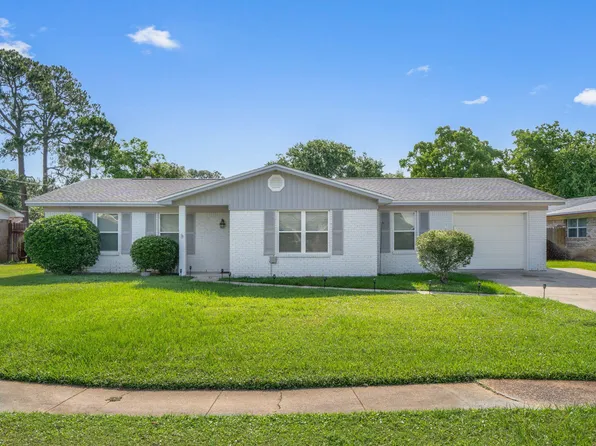 153 Brewer Cir, Mary Esther, FL 32569