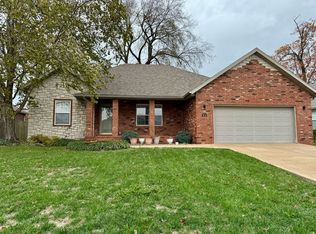883 W Heather Glen Rd, Nixa, MO 65714