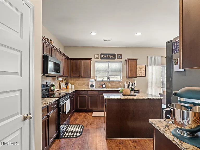136 Sims Ct — Photo 11