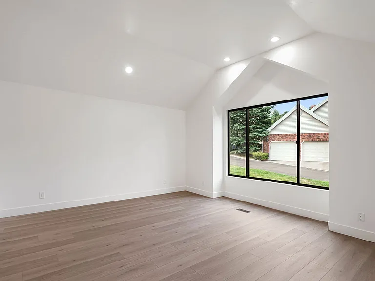 1275 Cambridge Ct — Photo 17
