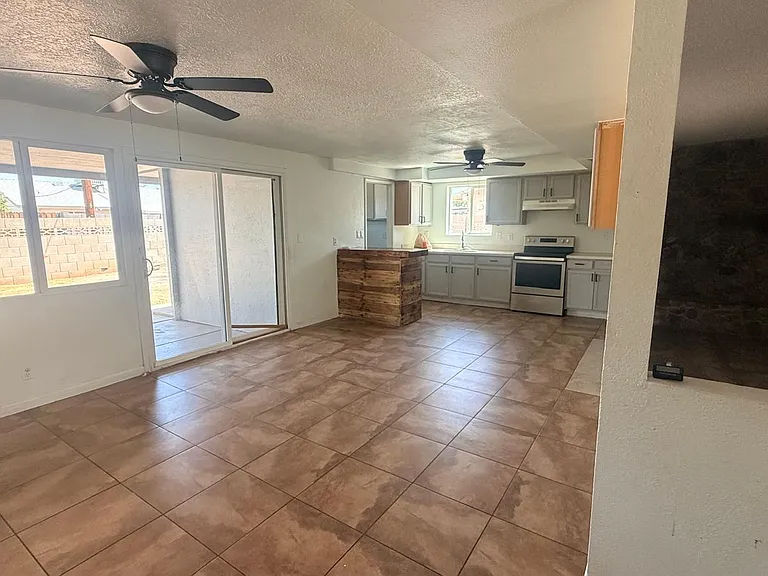 3558 W Griswold Rd — Photo 8