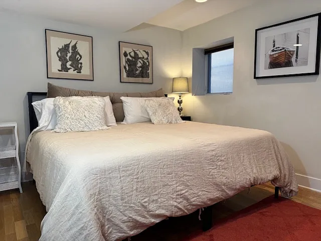 1454 W Farragut Ave — Photo 29