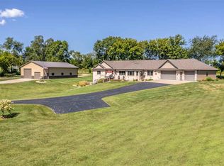 W9548 Cloverleaf Rd, Hortonville, WI 54944