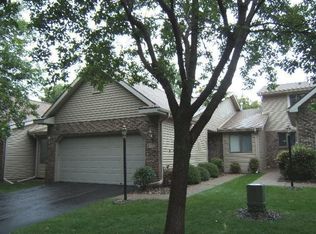 565 Deer Ridge Ln S, Maplewood, MN 55119