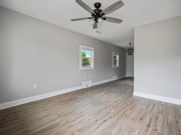 501 N Monroe St APT B, Olathe, KS 66061