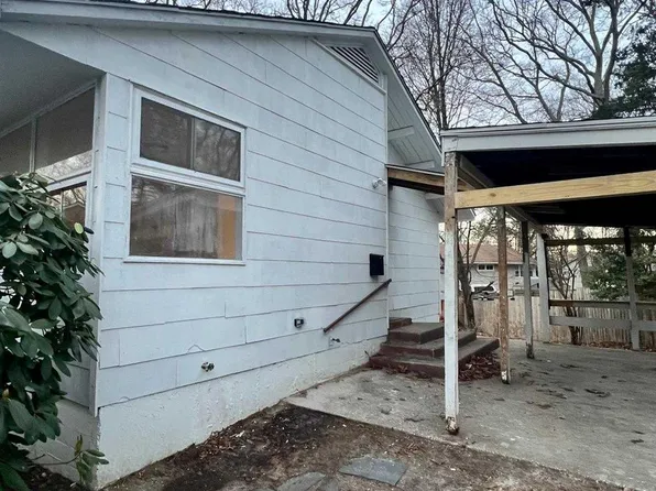 5 Birch Ct, Riverhead, NY 11901