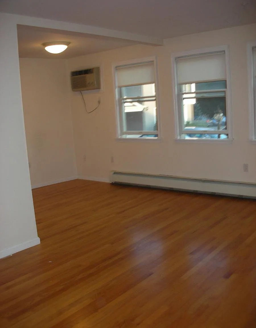 2 bed, 1.5 bath, 1000 sqft, $3,100 — Photo 2