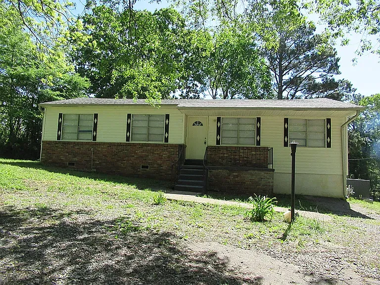 3 bed, 1303 sqft, $1,550 — Photo 1